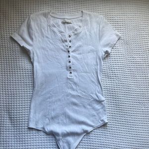 A&F Whit Ribbed Henley Bodysuit